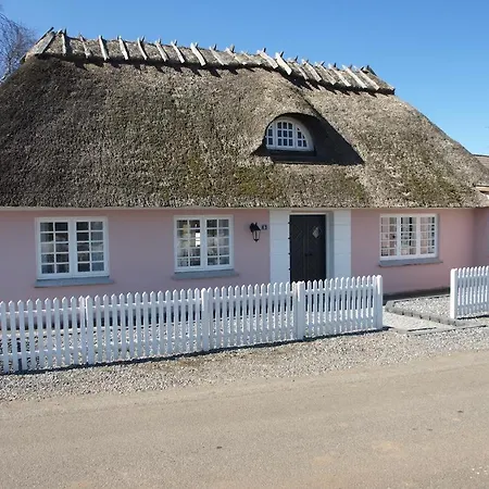 Beautiful In With 3 Bedrooms And Wifi