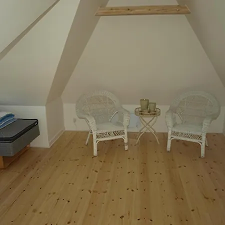 Beautiful In With 3 Bedrooms And Wifi 度假居