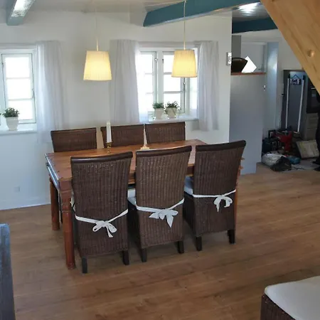 Beautiful In With 3 Bedrooms And Wifi