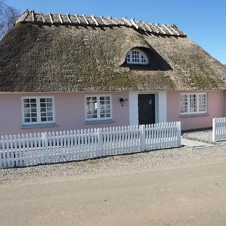 Beautiful In With 3 Bedrooms And Wifi