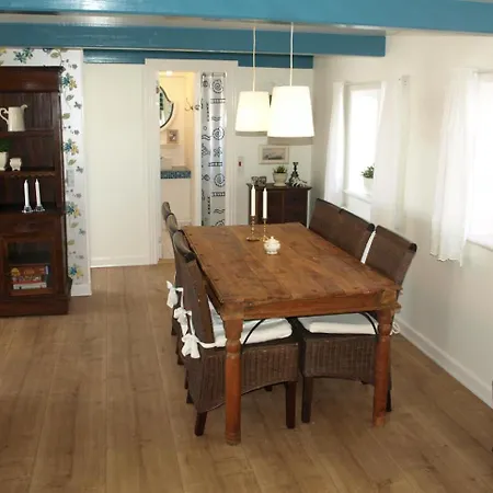 Holiday home Beautiful In With 3 Bedrooms And Wifi *