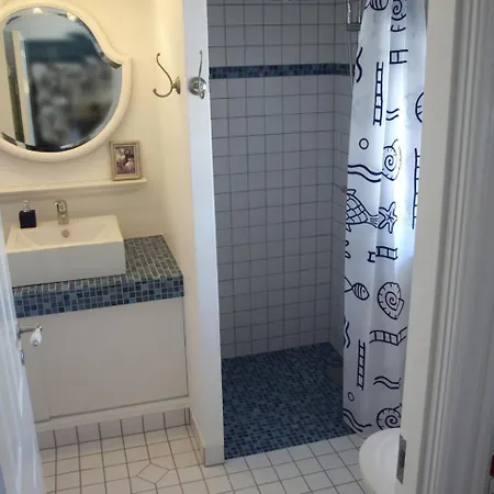 Beautiful In With 3 Bedrooms And Wifi *