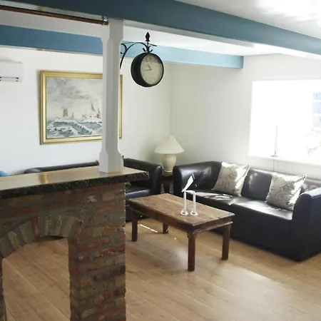 Beautiful In With 3 Bedrooms And Wifi