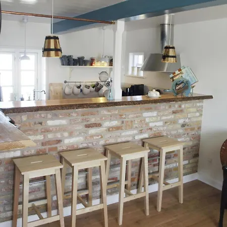 度假居 Beautiful In With 3 Bedrooms And Wifi *