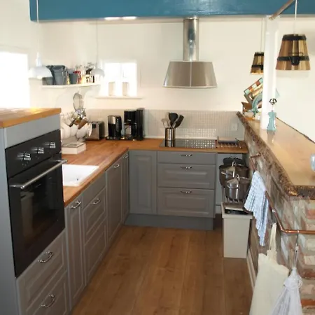 Beautiful In With 3 Bedrooms And Wifi *